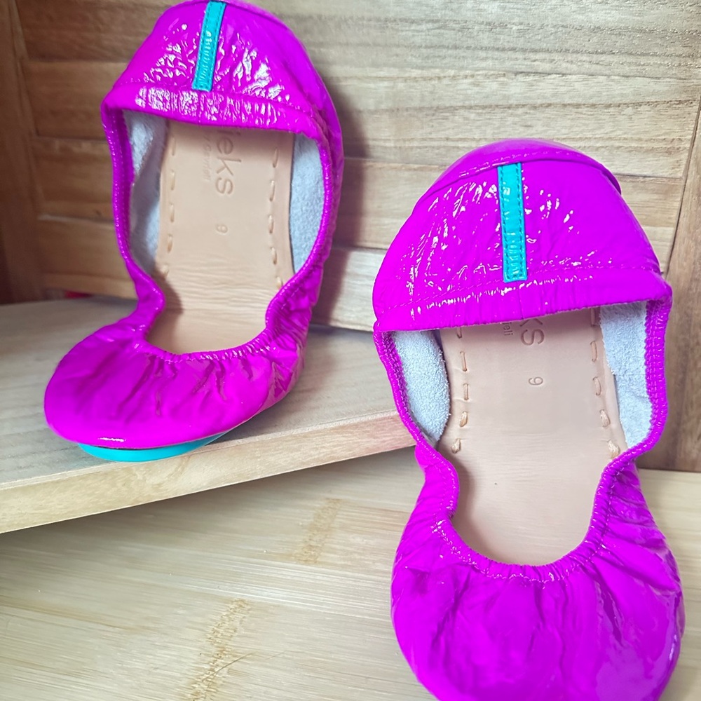 Size 9 Ultraviolet Tieks
